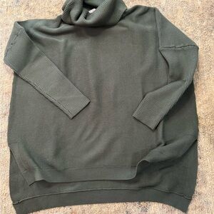 Antares’s Women’s Green Turtleneck Sweater